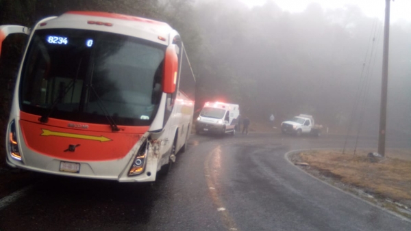 Choca autobús en Pinal