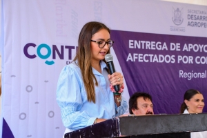 Lupita Pérez acude a la entrega de apoyos del programa estatal de seguros agropecuarios catastróficos.