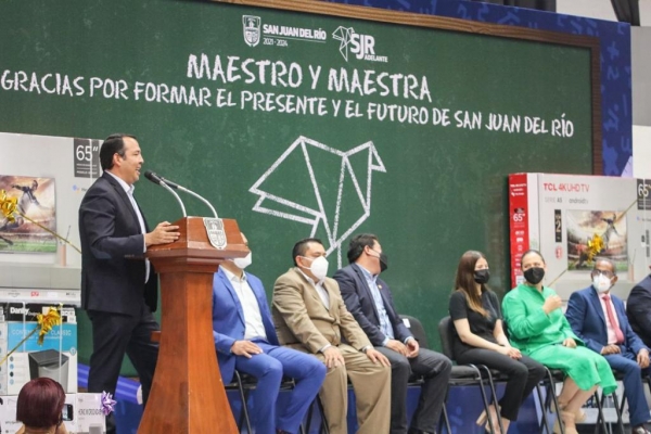 Reconoce Roberto Cabrera  a docentes de San Juan en el Cecuco