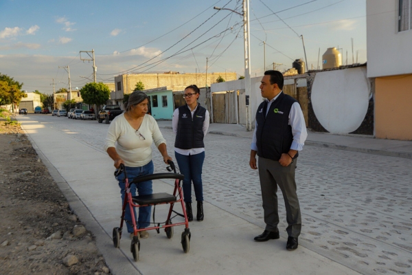 Supervisa Luis Nava calles de la colonia Tenochtitlán