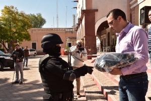 #Cadereyta  Entrega LEBM equipo a cuerpo de policías