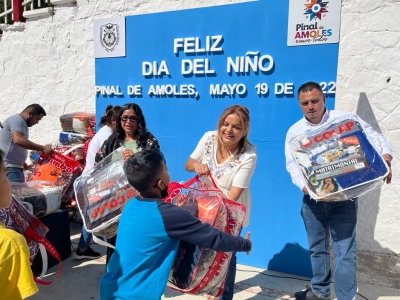 Festeja Lupita Ramírez Plaza  Día del Niño en el “Albergue Niños Héroes”.