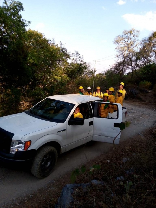 Sofocan incendio en Derramadero de Juárez