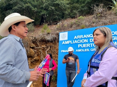 Lupita Ramírez arranca ampliación de energía eléctrica en Barrio Puerto de Amoles.