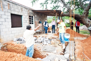 Visita Chely Amador Beneficiarios del programa de mejoramiento de vivienda