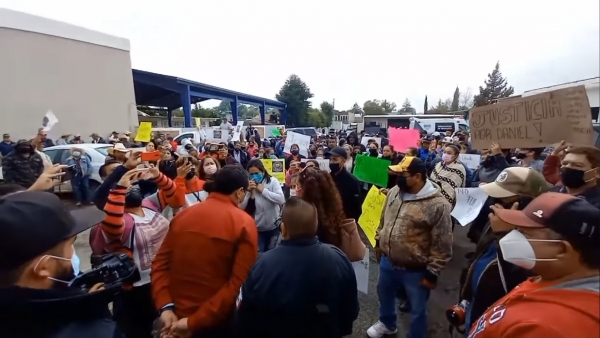 #Urgente | Se manifiestan ciudadanos en Huimipan; piden justicia por la muerte de Daniel Franco Miranda