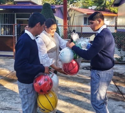 Acude Karina Careaga a Telesecundaria de Zoyapilca