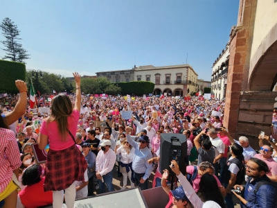 Marchan más de 10 mil queretanos en defensa del INE