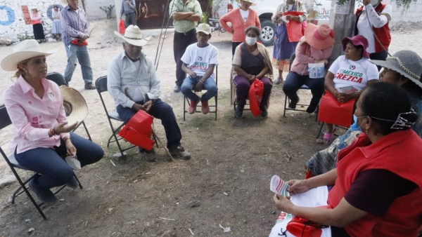 Rosita Olvera visita Zamorano del municipio de Colón