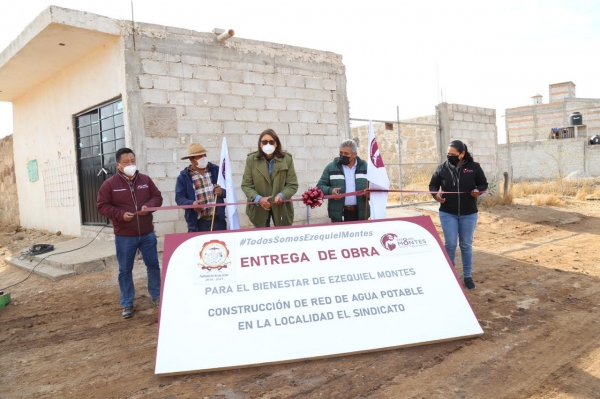 #EzequielMontes | Elvia Montes entrega obra de construcción de red de agua potable en la localidad El Sindicato.