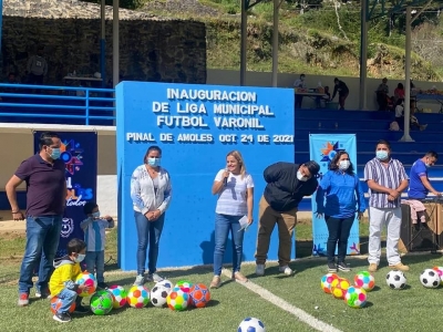 Inaugura Lupita Ramírez la liga Municipal de Fútbol Varonil