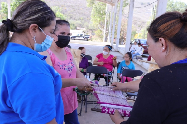 Arrancan talleres para mujeres en Acatitlán.