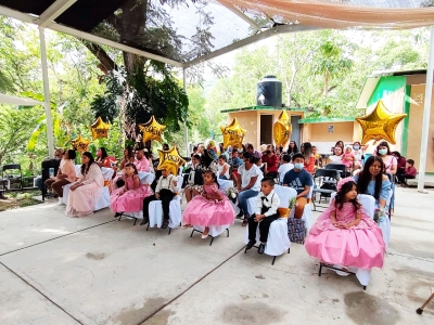 Clausuran ciclo escolar en Acatitlán del Río