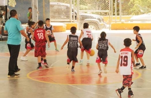 Inaugura Chely Amador 1er Torneo de Basquetbol Infantil