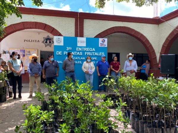 Refrenda Lupita Ramírez apoyo al sector primario.