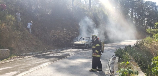 #CódigoRojo | Se incendió vehículo