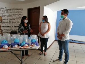 #Salud | Entrega Colegio Médico de Querétaro kits de protección sanitaria a personal del IMSS