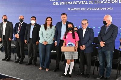 Anuncia Gobernador programa para dotar con Internet a todas las escuelas públicas de educación básica