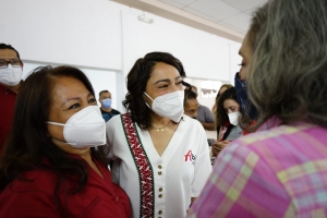 Ofrece Abigail Arredondo caravanas de Salud