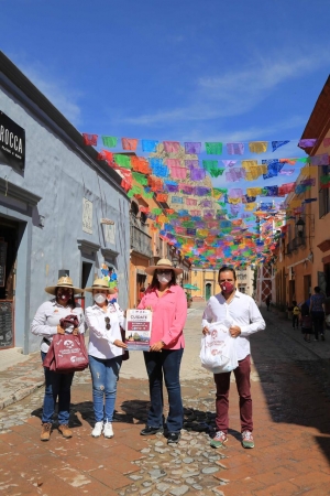 Elvia Montes fortalece medidas preventivas contra el Covid-19 en Bernal.