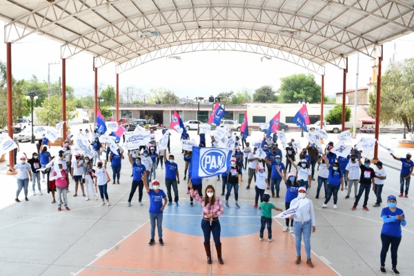 En el séptimo día de campaña de Francis Escamilla, candidata del PAN a la Presidencia Municipal de Arroyo Seco, inició sus actividades en la delegación de Purísima de Arista y continuó en San Juan Buenaventura.