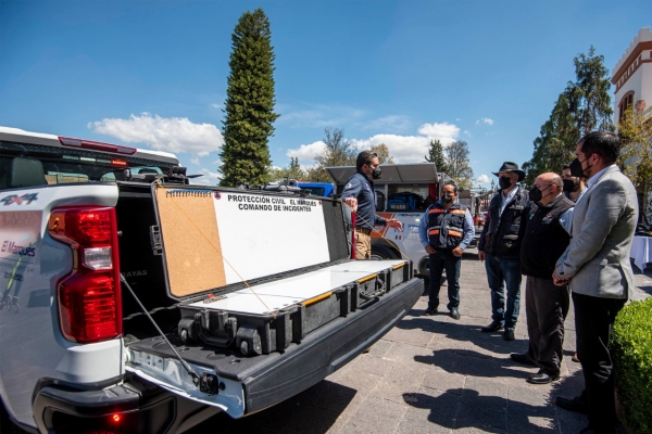 Enrique Vega entregó 5 unidades y equipo para lluvias a PC de El Marqués