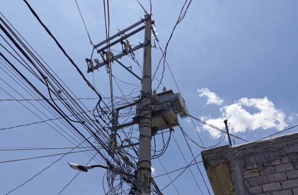 Por si no fuera suficiente, ahora Jalpan se queda sin luz.