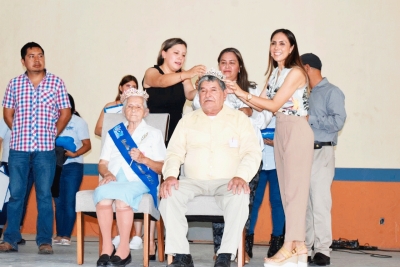 Celebran el Día del Abuelo y Abuela