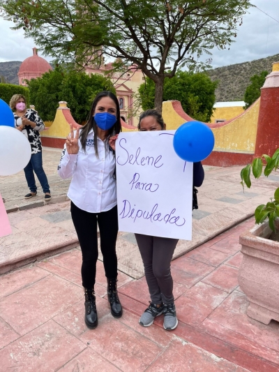 La candidata Selene Salazar; ¡orgullosa de este gran equipo!  juntos haremos el mejor trabajo.