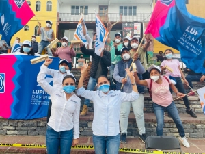 Con gran aceptación por parte de la población, han sido las giras por los diferentes municipios, para la candidata Selene Salazar. 