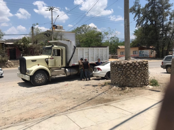 Colisionan dos vehículos en la federal 120