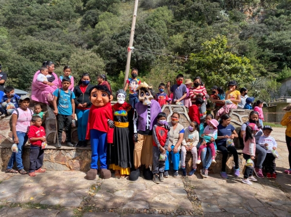 Caminemos Juntos lleva alegría a los niños de la Sierra