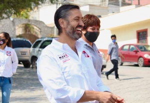 Miguel Nava hace compromisos con prestadores de servicios en Bernal.