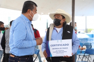 Entregan apoyos sociales en Colón