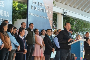 En equipo por la educación, el gobierno municipal entrega cancha en primaria de Cerro Gordo