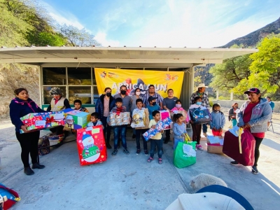 Ayuntamiento y Sistema Municipal DIF conviven con familias de Adjunta de Gatos con motivo de &quot;Día de Reyes&quot;.