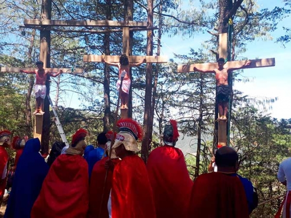 Viven la Pasión de Cristo en Pinal de Amoles