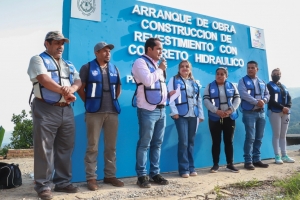 Revisten camino en el Ranchito Pinal de Amoles.