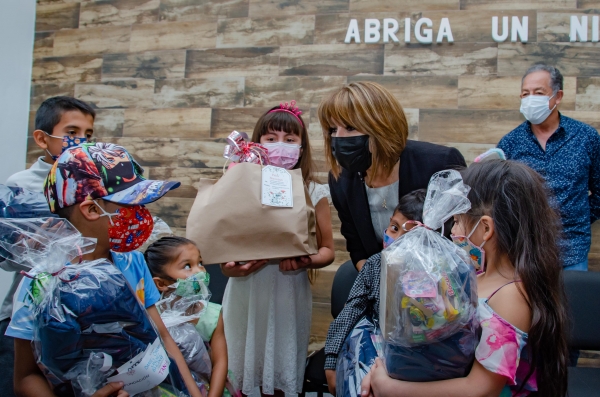 El SMDIF de El Marqués, arranca con éxito la entrega del programa “Abriga a un niño o niña”