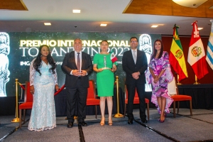 Anel López Ruíz, Presidenta del DIF Amealco, galardonada con el premio internacional Tonantzin 2022