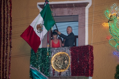 Enrique Vega encabeza ceremonia por la conmemoración del 212 aniversario de la Independencia de México