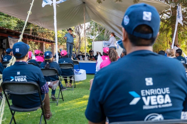 Enrique Vega arranca campaña en La Cañada y El Colorado