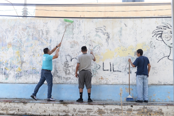 Rehabilitan la Cancha de Usos Múltiples En la Colonia El Puente