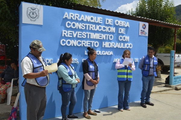 Arranca Lupita Ramírez  mejoramiento de camino y anuncia luminarias para alumbrado público en La Colgada