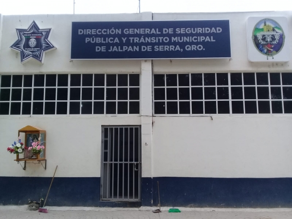 Elementos de Policía Municipal de Jalpan de Serra detuvieron a un individuo por escandaloso.