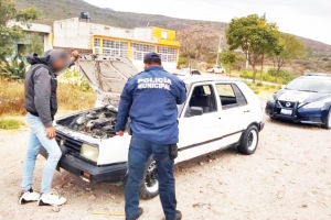 Dos detenidos portar replica de arma de fuego