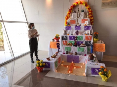 Inauguran arquitectos Altar de Muertos