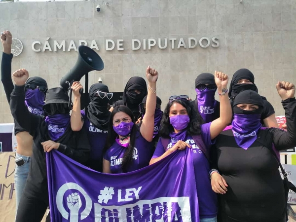 Realizan &quot;Defensores Digitales&quot; manifestación en San Lazaro