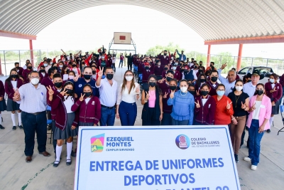 #EzequielMontes | Entregan uniformes a estudiantes del COBAQ 29 de Bernal.   