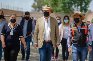 Entrega Enrique Vega obra pública en Santa Cruz, San Rafael y La Cañada